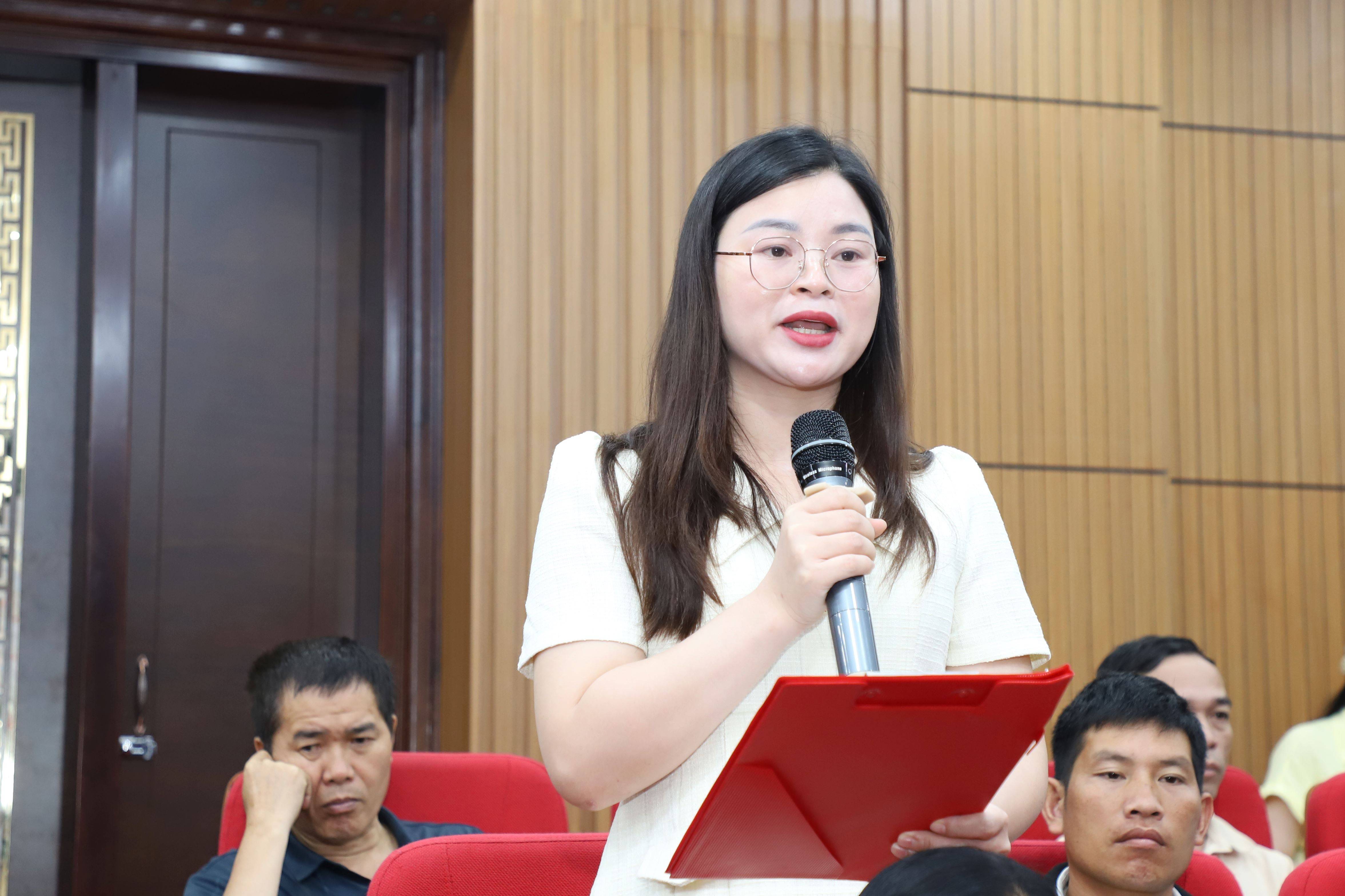 ử tri xã Hợp Thành phát biểu ý kiến