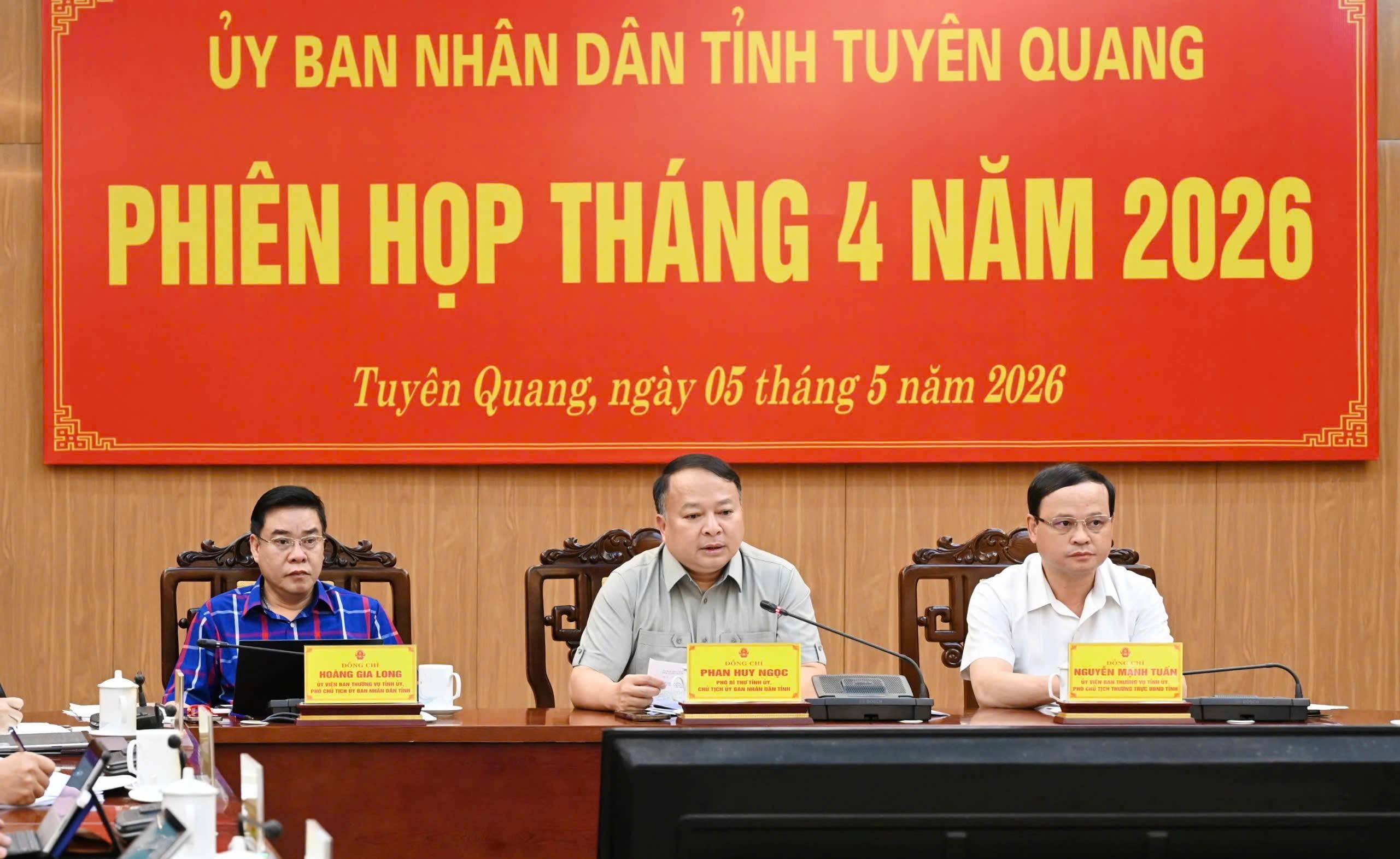 lãnh đạo UBND tỉnh Tuên quang chủ trì hội nghị