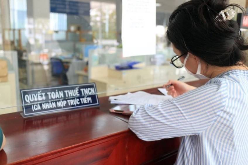 Thuế thu nhập cá nhân (TNCN) là loại thuế được tính trực tiếp trên thu nhập của người lao động, là khoản tiền mà người có thu nhập phải trích nộp trong một phần tiền lương, hoặc từ các nguồn thu khác vào ngân sách nhà nước sau khi đã được giảm trừ.