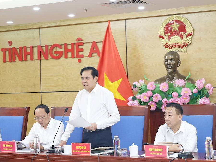 Tại hội nghị, sau khi nghe báo cáo và ý kiến phát biểu của các đại biểu, Chủ tịch UBND tỉnh Nghệ An Võ Trọng Hải bày tỏ sự trăn trở khi tỷ lệ giải ngân nguồn vốn của tỉnh hiện thấp hơn bình quân chung của cả nước.