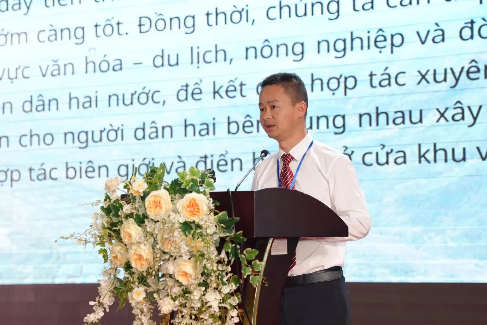 Ông Điền Thành - Phó Bí thư Huyện ủy, Ứng cử viên Huyện trưởng Chính quyền nhân dân huyện Hà Khẩu chia sẻ tại sự kiện.