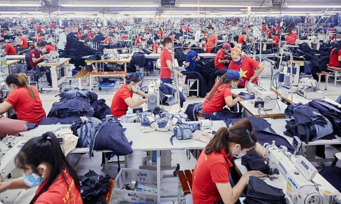 Đơn hàng dệt may tăng mạnh nhưng nhiều nhà máy tại Việt Nam vẫn phải đối mặt với nguồn nhân lực