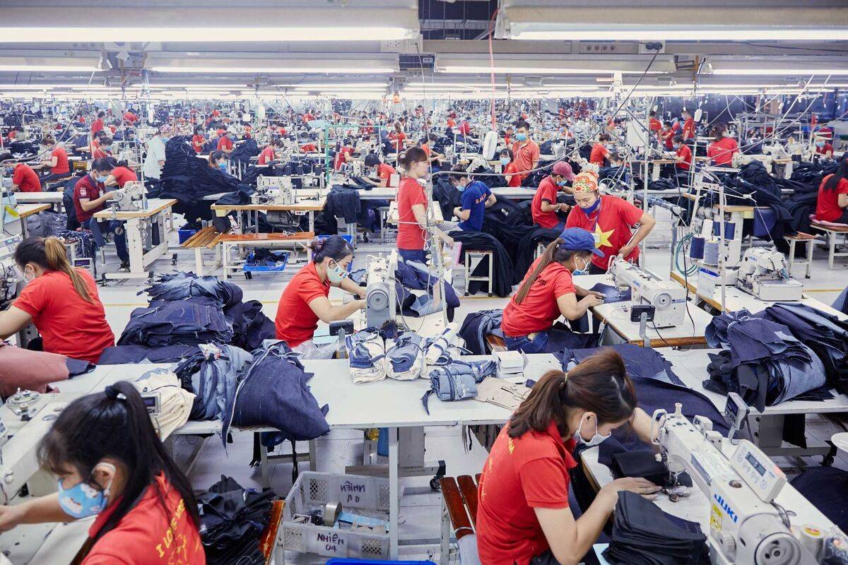 Dây chuyền sản xuất jeans tại nhà máy Saitex, nơi có thể hoàn thiện một sản phẩm trong khoảng 17 phút trước khi xuất khẩu sang Mỹ.