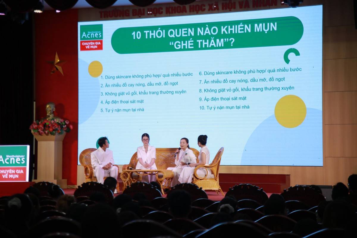 Chuyên gia cảnh báo thói quen khiến mụn trứng cá ngày càng nghiêm trọng ở giới trẻ