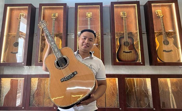 Một góc trưng bày sản phẩm Guitar Custom.