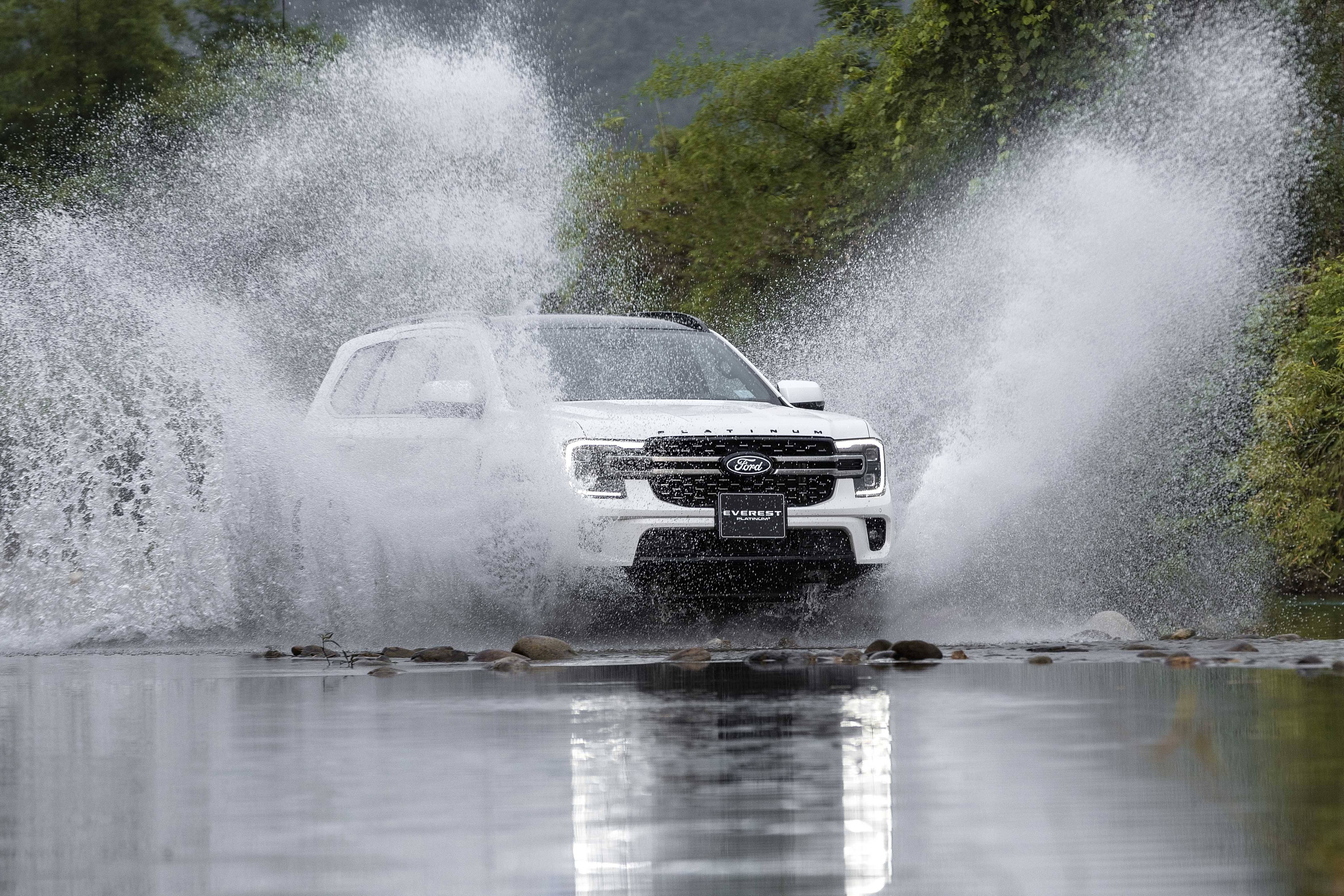 Ford Việt Nam tung loạt Ranger, Everest mới, bổ sung động cơ V6 và công nghệ cao cấp