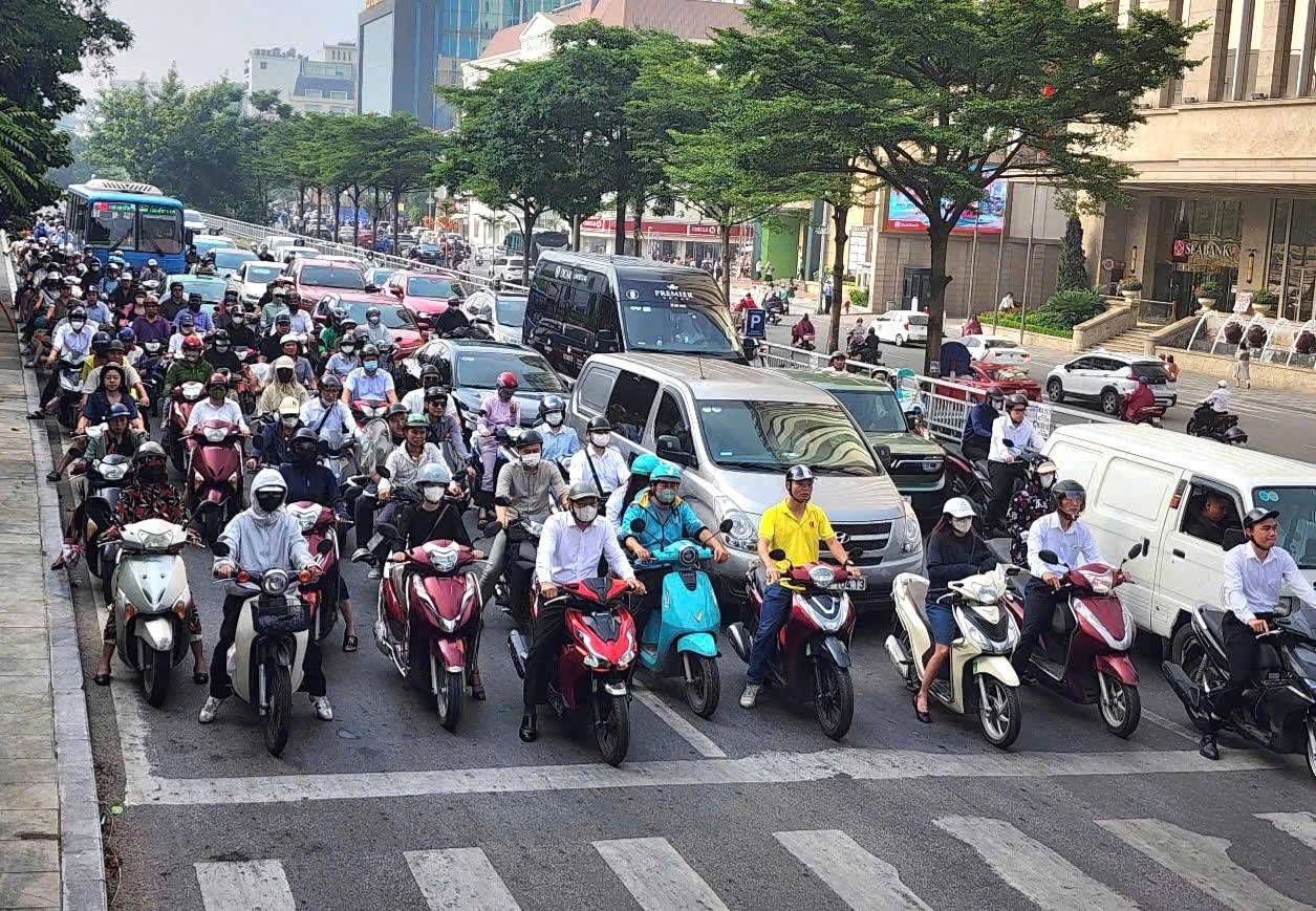 Hà Nội sắp lập vùng phát thải thấp: Hơn 90% xe máy trong vành đai 1 vẫn dùng xăng
