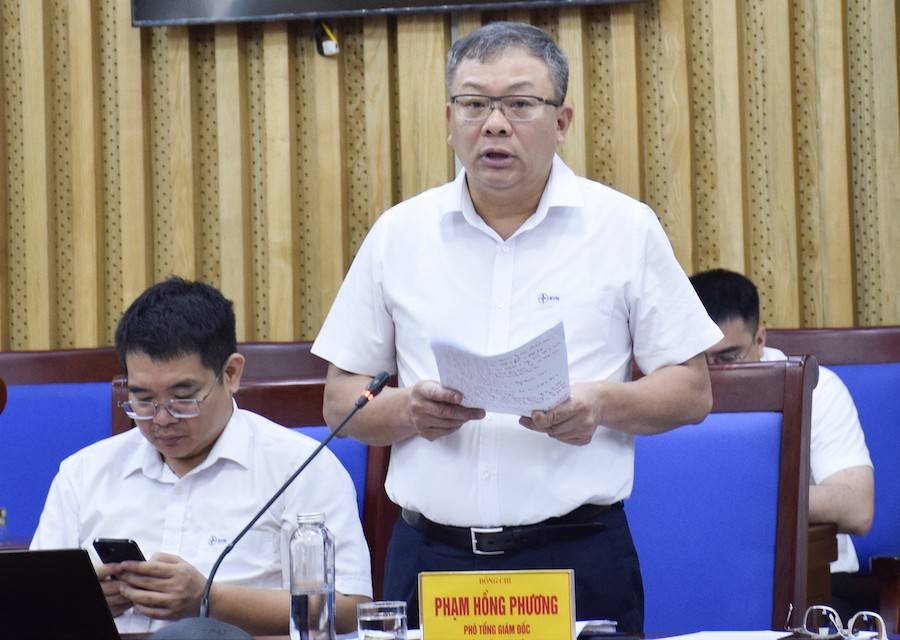 Thành viên đoàn công tác của Bộ Công Thương trả lời các kiến nghị của tỉnh Nghệ An tại buổi làm việc
