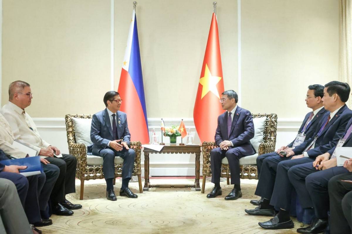 Thủ tướng Chính phủ Lê Minh Hưng đã có cuộc tiếp xúc song phương với Tổng thống Philippines Ferdinand Romualdez Marcos Jr. (Ảnh: VGP).