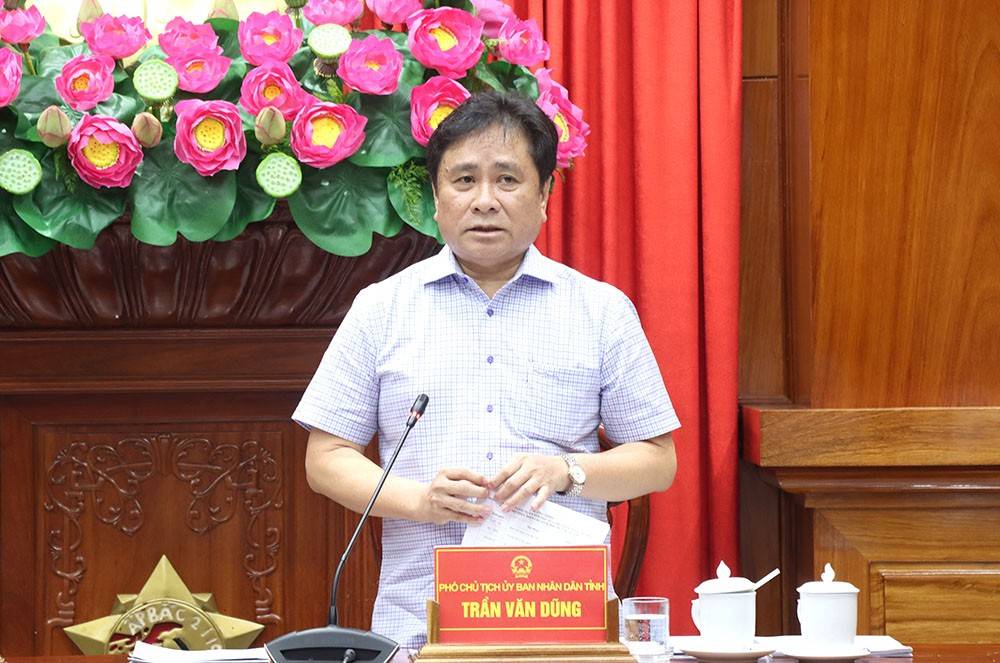 Phó Chủ tịch Thường trực Ủy ban nhân dân tỉnh Trần Văn Dũng ghi nhận nỗ lực của các chủ đầu tư, địa phương trong thực hiện công tác giải ngân vốn đầu tư công