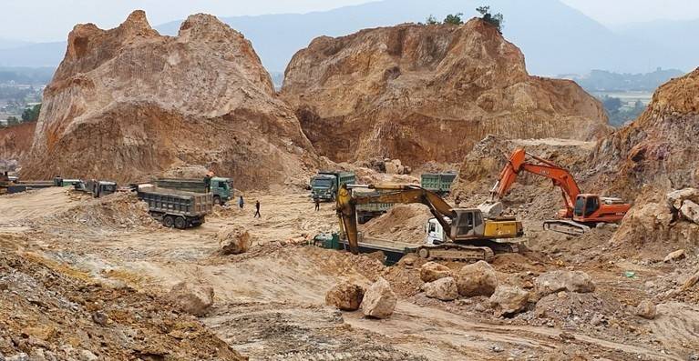 Ninh Bình rà soát các khoản thu phí, lệ phí, các khoản đấu thầu, đấu giá quyền khai thác tài sản, đất đai