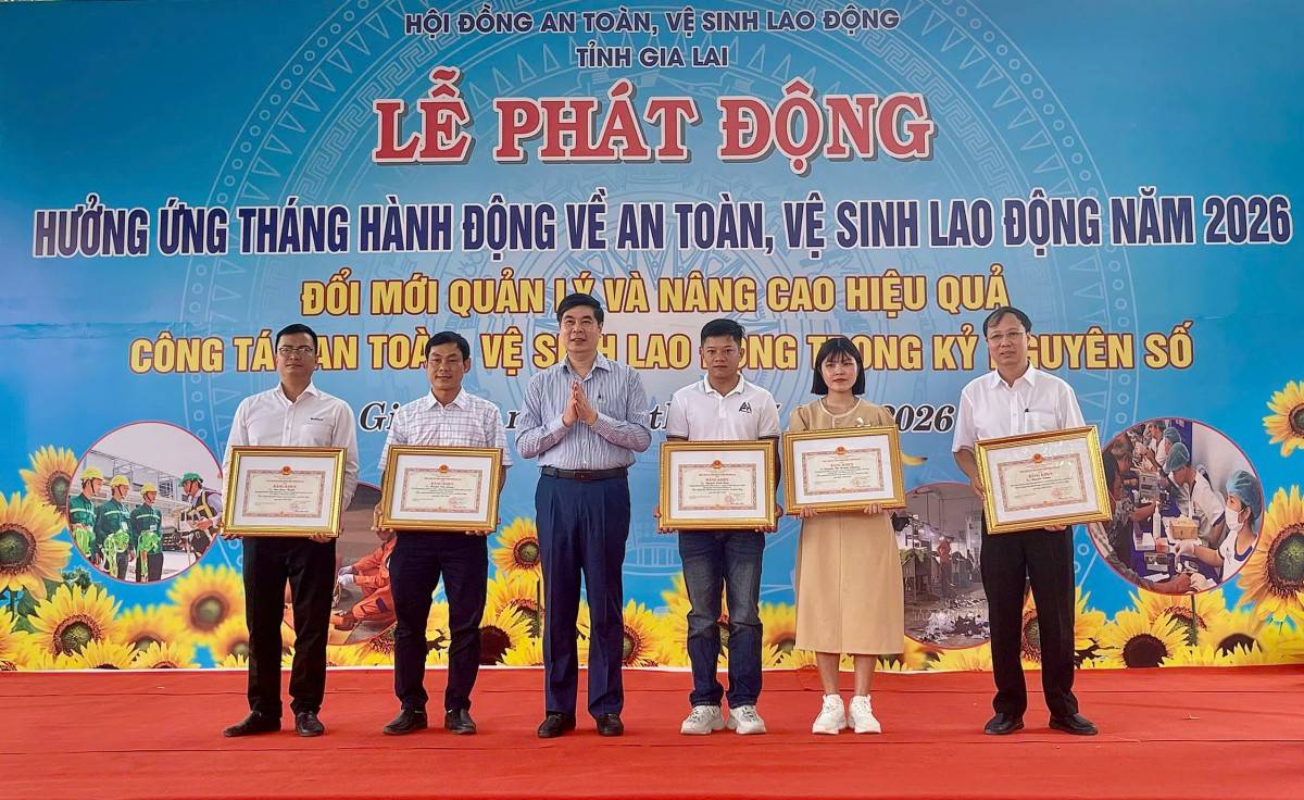 Nhiều doanh nghiệp được biểu dương, khen thưởng tại Lễ phát động Tháng hành động về an toàn, vệ sinh lao động năm 2026 nhờ thực hiện hiệu quả các giải pháp bảo đảm an toàn cho người lao động.