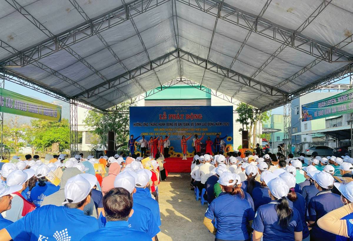 Đông đảo doanh nghiệp, người lao động tham gia hưởng ứng Tháng hành động về an toàn, vệ sinh lao động năm 2026 do UBND tỉnh Gia Lai tổ chức ngày 8/5
