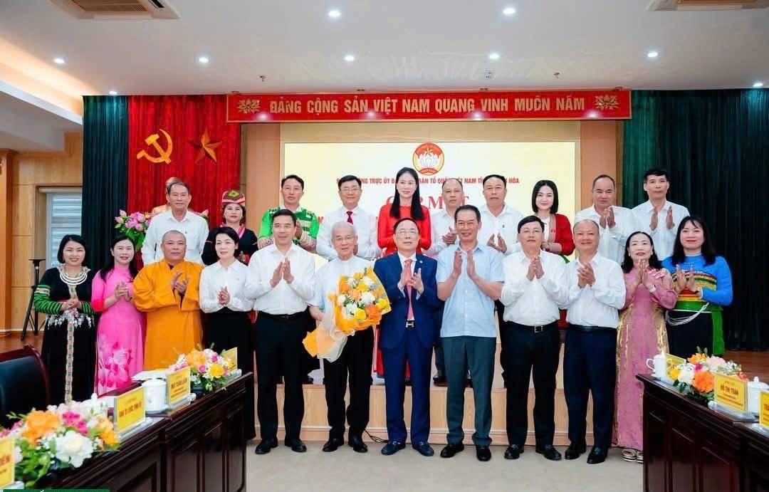 GS. Viện sĩ Nguyễn Văn Đệ cùng các đại biểu tham dự buổi gặp mặt.Đoàn đại biểu Ủy ban MTTQ tỉnh dự Đại hội đại biểu toàn quốc MTTQ Việt Nam lần thứ XI, nhiệm kỳ 2026-2031