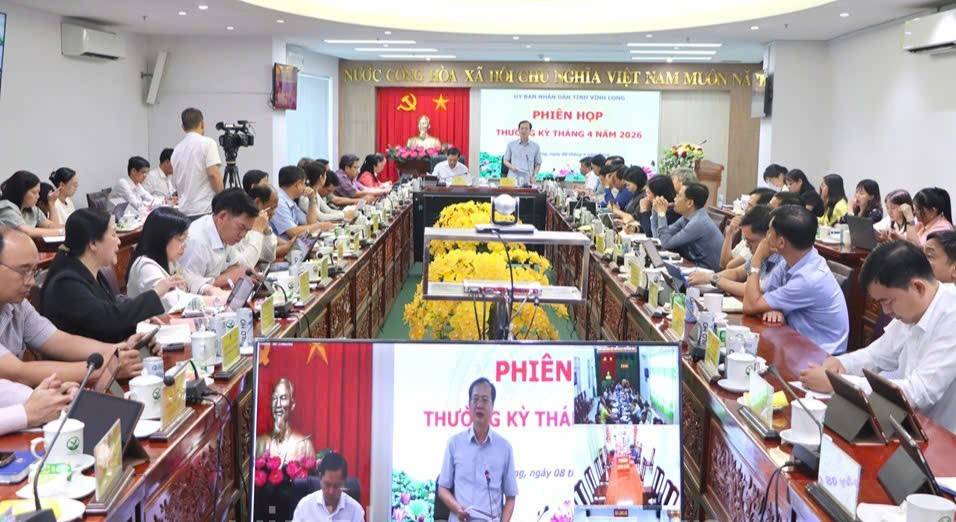 Toàn cảnh phiên họp thường kỳ tháng 4 năm 2026 của UBND tỉnh.