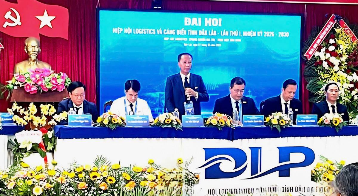 Đoàn Chủ tịch điều hành đại hội.