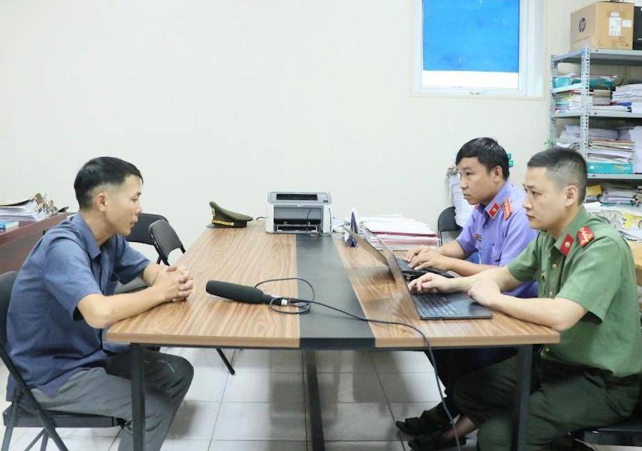 Công an lấy lời khai của Lê Đăng Liêu