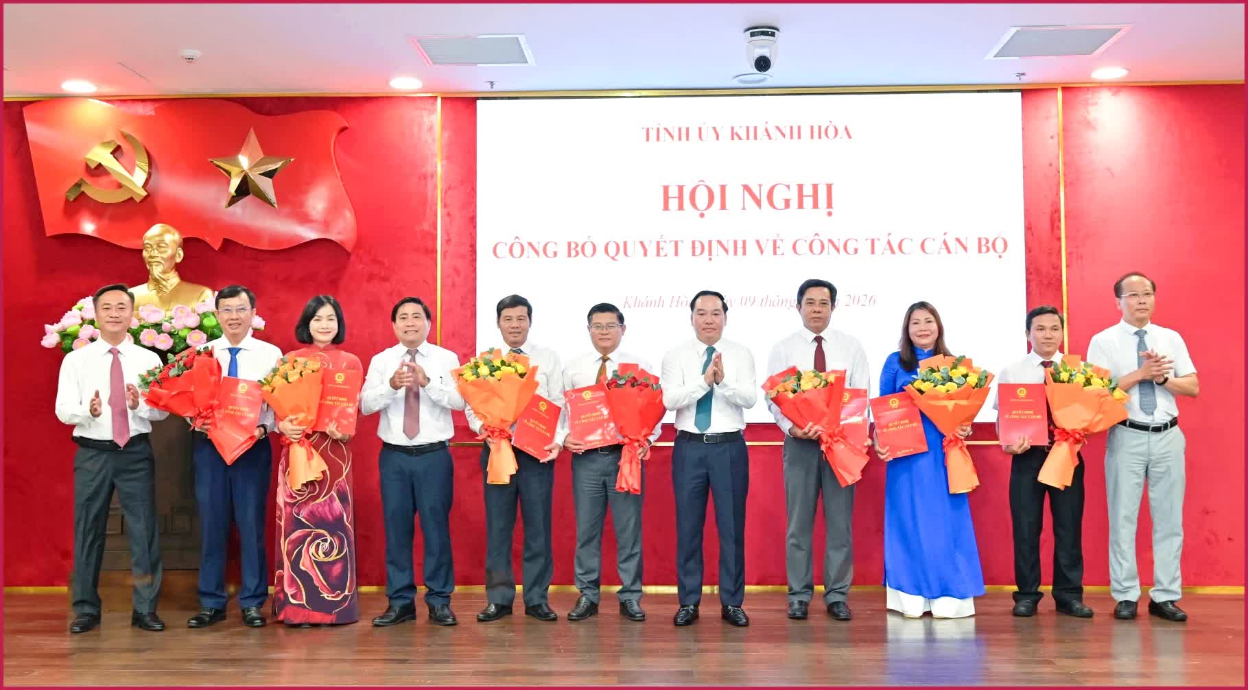 Khánh Hoà công bố các quyết định về công tác cán bộ