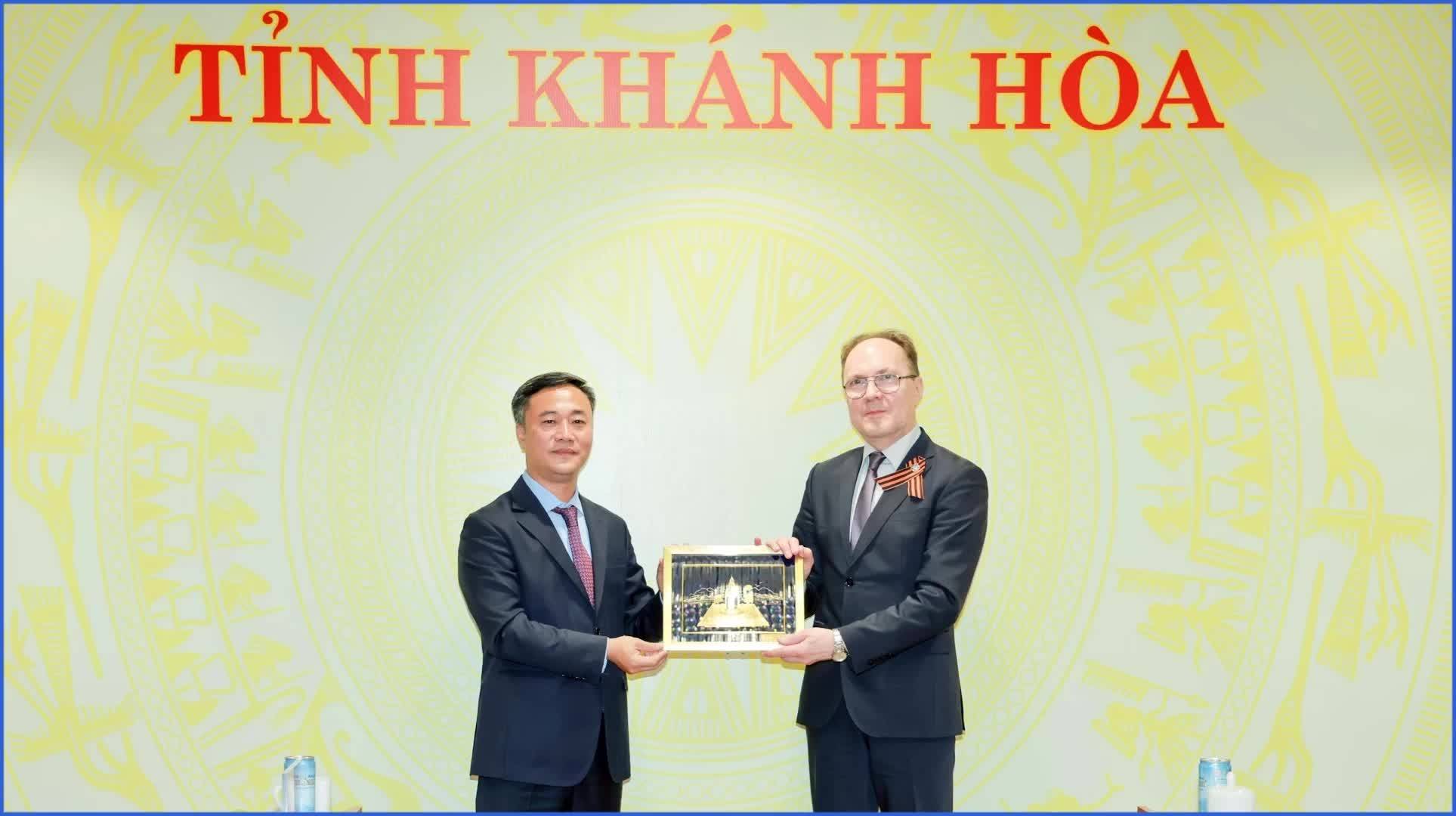 Chủ tịch UBND tỉnh Khánh Hòa tiếp Đại sứ đặc mệnh toàn quyền Liên bang Nga tại Việt Nam