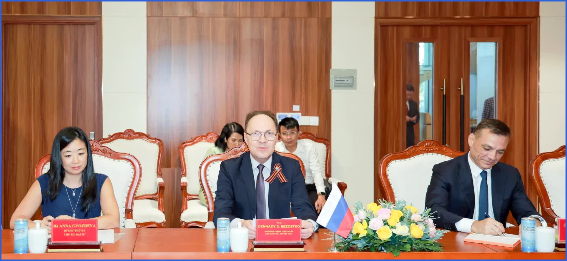 Chủ tịch UBND tỉnh Khánh Hòa tiếp Đại sứ đặc mệnh toàn quyền Liên bang Nga tại Việt Nam