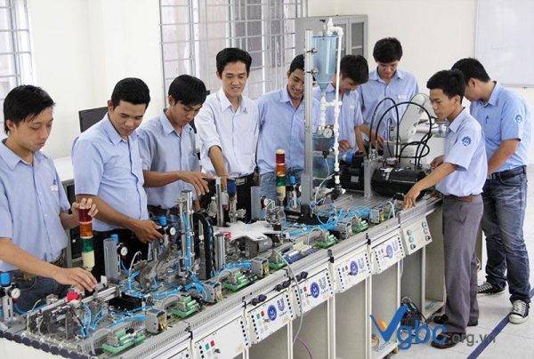Hình ảnh được doanh nghiệp giới thiệu nội dung đào tạo tại doanh nghiệp 