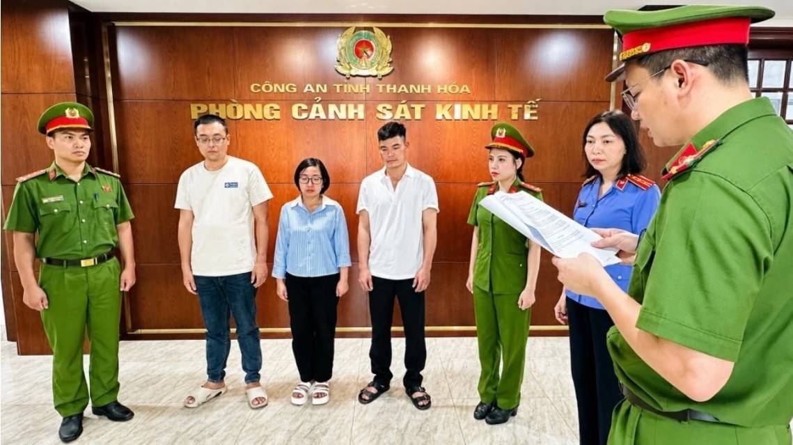 Thanh Hóa: Khởi tố Giám đốc người nước ngoài xả "trộm" gần 6.000 tấn chất thải