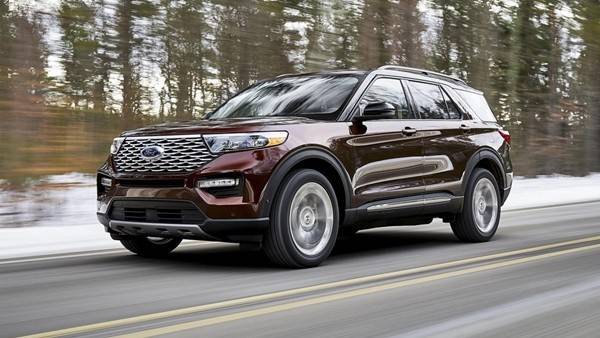 Tại thị trường Việt Nam, Ford Explorer được nhập khẩu nguyên chiếc từ Mỹ. Xe bán ra với một phiên bản là Limited, xe được trang bị động cơ EcoBoost 2.3L, cho công suất 273 mã lực và mô-men xoắn 420Nm, kết hợp cùng hộp số tự động 6 cấp.