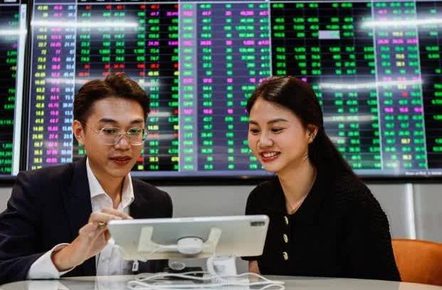 Tài khoản chứng khoán lập đỉnh, thanh khoản vẫn “lẹt đẹt”