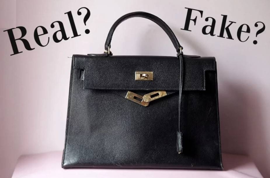 Hermes Kelly & Birkin là loại túi xách đắt tiền và được săn lùng nhiều nhất trên thế giới và việc phân biệt đâu là thật đâu là giả là rất khó, vì chúng thường không có mã nhận dạng giống như những chiếc khác. Sự xuất hiện của một số loại hàng giả quá tốt, thậm chí có thể khó khăn ngay cả đối với các chuyên gia kiểm định túi xách!