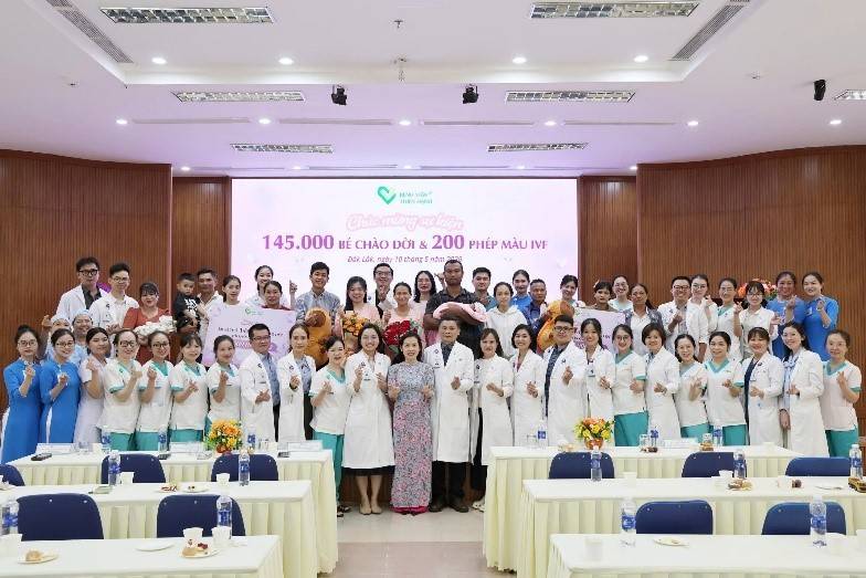 Chương trình diễn ra trong không khí đầy hạnh phúc và xúc động