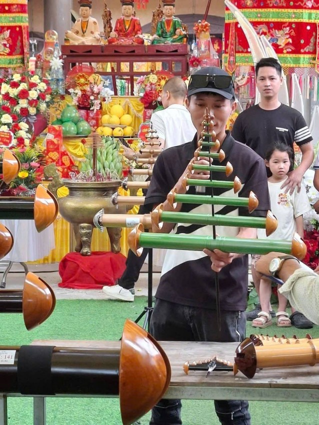 Nghệ nhân kiểm tra sao diều trước cuộc thi