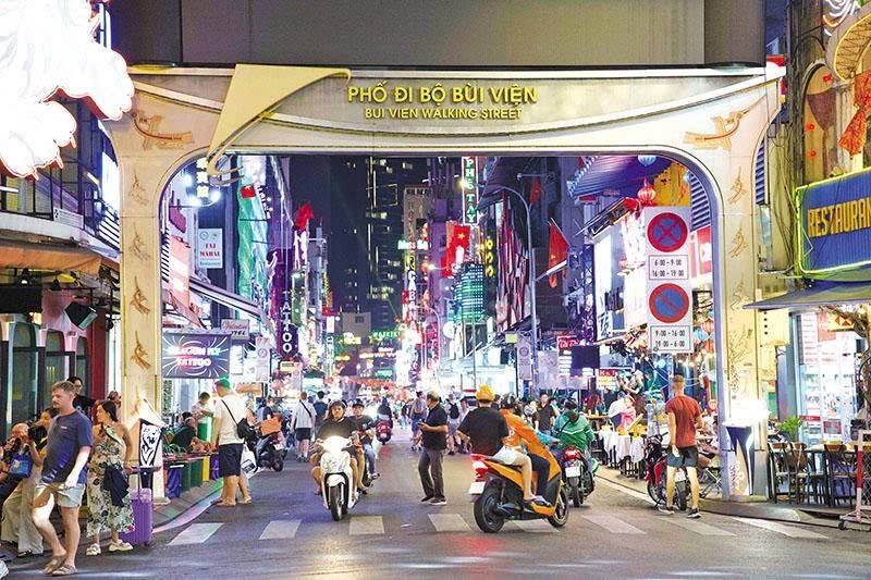 Thành phố tiếp tục thúc đẩy phát triển kinh tế đêm và các không gian thương mại hiện đại