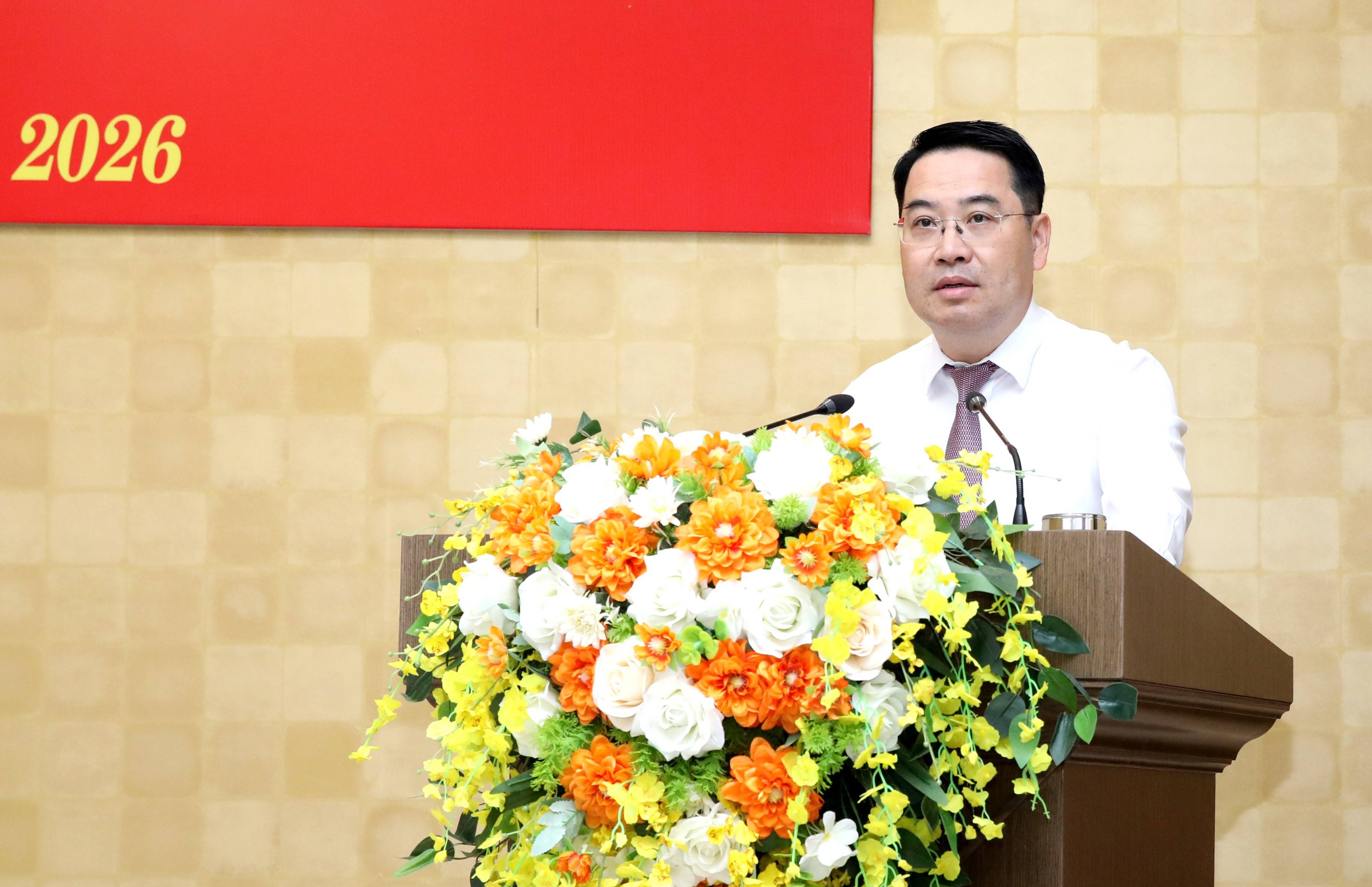 Nguyễn Tuấn Anh - Phó Bí thư Tỉnh ủy, Chủ tịch UBND tỉnh phát biểu giao nhiệm vụ cho các đồng chí được bổ nhiệm
