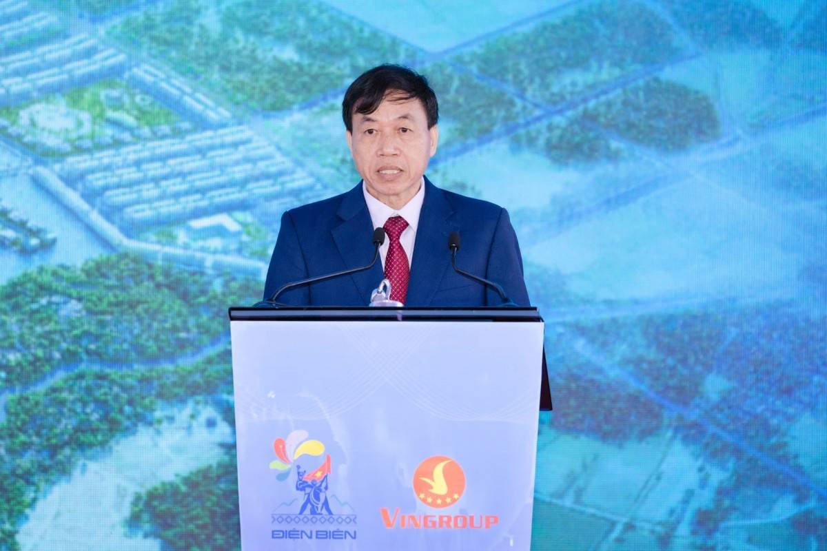  Ông Lê Văn Lương - Phó Bí thư Tỉnh ủy, Chủ tịch UBND tỉnh Điện Biên phát biểu chỉ đạo tại sự kiên