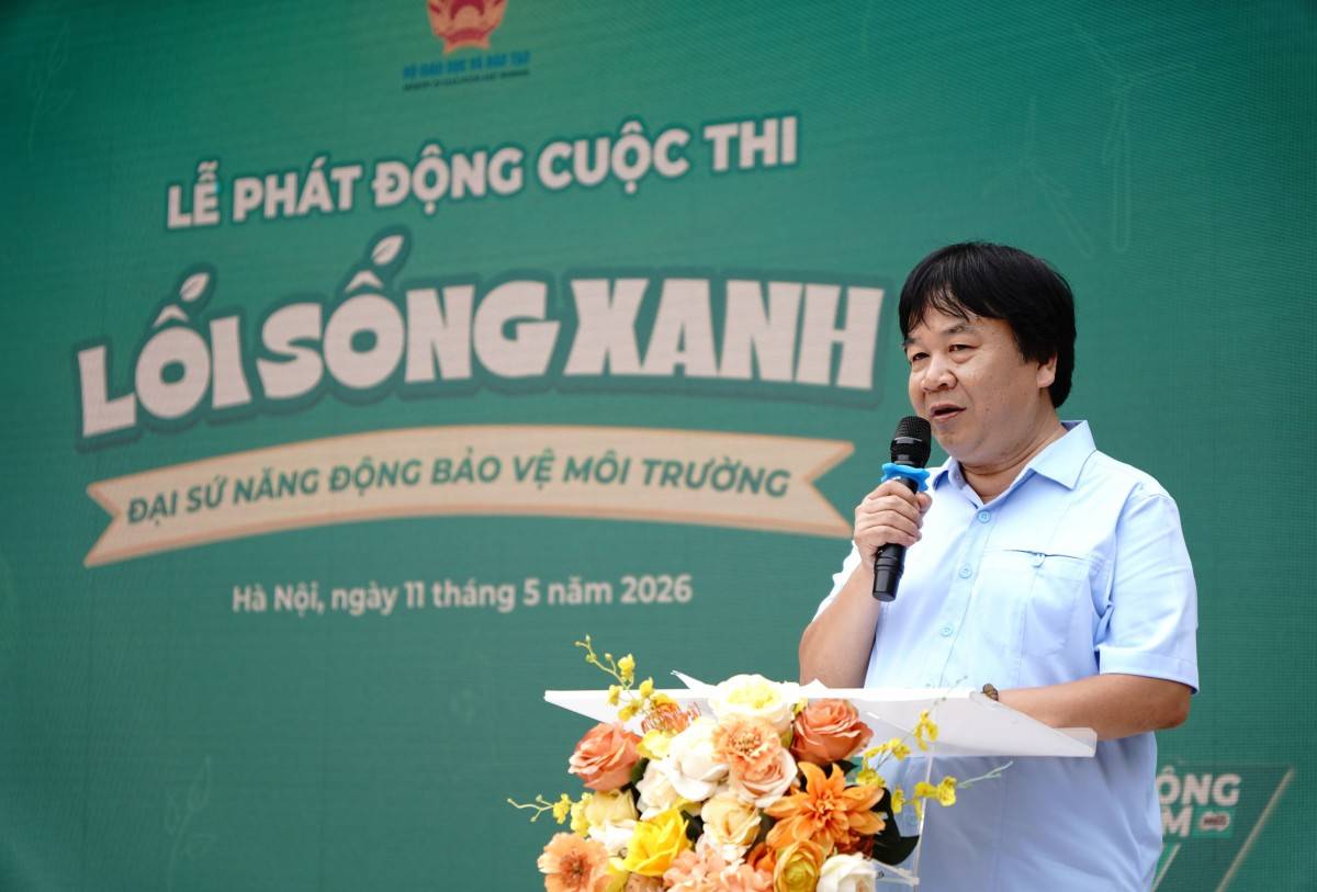 Nhà báo Phan Việt Hùng - Phó Tổng biên tập Báo Thiếu niên Tiền phong và Nhi đồng chia sẻ tại lễ phát động cuộc thi