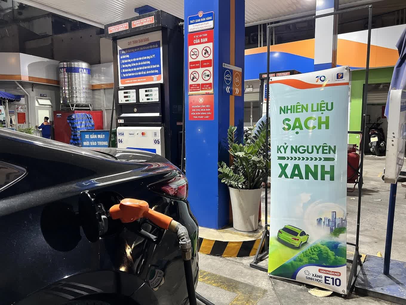 PV OIL: Từ 15/5, đồng loạt ngừng bán xăng RON 95, chuyển sang xăng sinh học E10