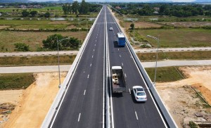 Tạm cấm nhiều đoạn cao tốc Bắc Nam qua Hà Tĩnh, Quảng Trị