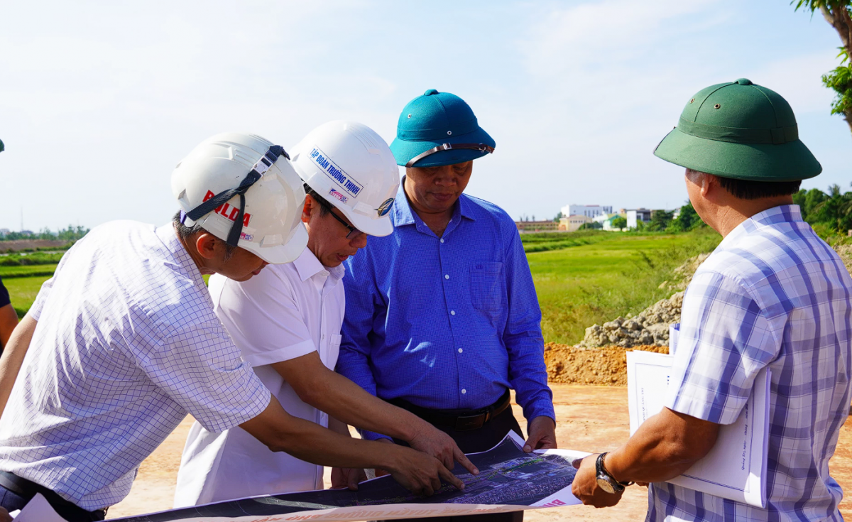 Chủ tịch HĐND tỉnh Quảng Trị kiểm tra tiến độ các dự án giao thông trọng điểm
