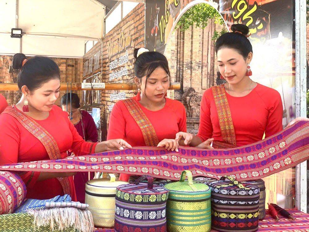 Ngày hội Văn hóa dân tộc Chăm lần VI kết nối truyền thống với khát vọng phát triển mới