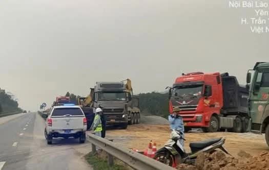 Lực lượng chức năng bất ngờ kiểm tra, phát hiện ra nhiều sai phạm của nhà thầu thi công