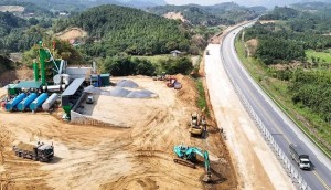 Hiệp hội Doanh nghiệp Lào Cai kiến nghị tháo “nút thắt” vật liệu và siết an toàn trên cao tốc Nội Bài - Lào Cai