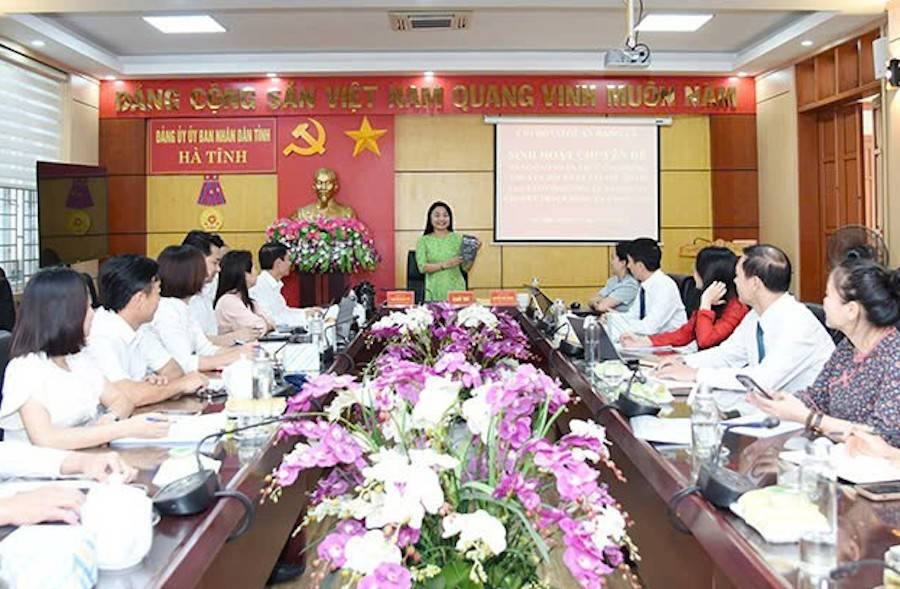Đảng ủy UBND tỉnh Hà Tĩnh đã tổ chức sinh hoạt chuyên đề: “Nâng cao nhận thức, ứng dụng chuyển đổi số và trí tuệ nhân tạo vào công việc”