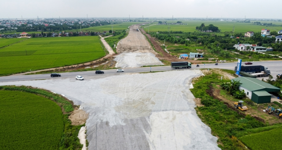 Một phần đường nối Cầu Nghín và Phường Trà Lý do Đam San thi công