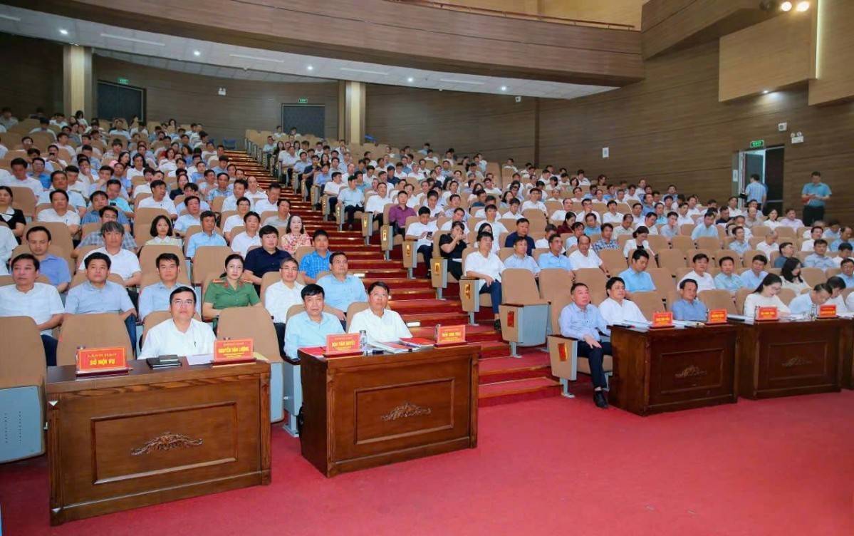 Ninh Bình rà soát, tháo gỡ vướng mắc các công trình dự án chậm tiến độ