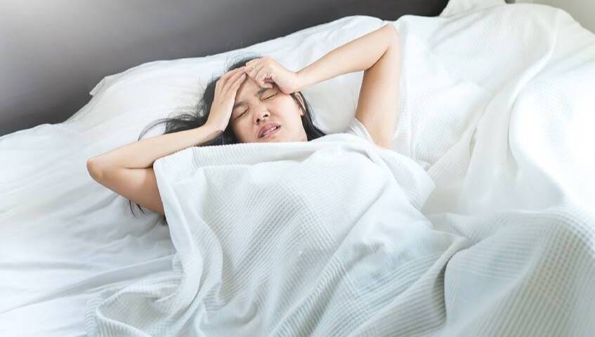 Càng cố ngủ càng thức: Nghịch lý của thời đại quá tải