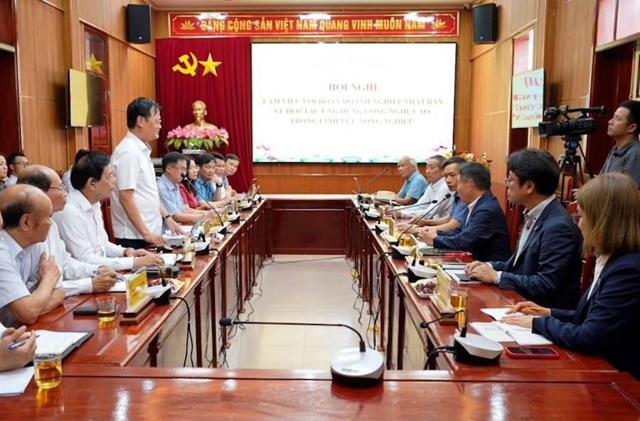 Đoàn doanh nghiệp Nhật Bản làm việc với Sở KH&CN Nghệ An để trao đổi hợp tác thực hiện các dự án nông nghiệp ứng dụng công nghệ cao