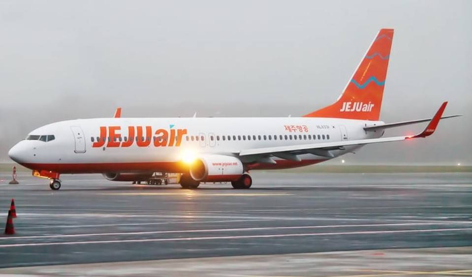 Jeju Air chủ yếu hoạt động tại sân bay quốc tế Incheon (ICN) và sân bay quốc tế Jeju (CJU), tập trung chủ yếu vào các chuyến bay đến và đi từ đảo Jeju. Đây là hòn đảo lớn nhất tại Hàn Quốc, đón nhận hơn 13 triệu lượt khách ghé thăm mỗi năm.