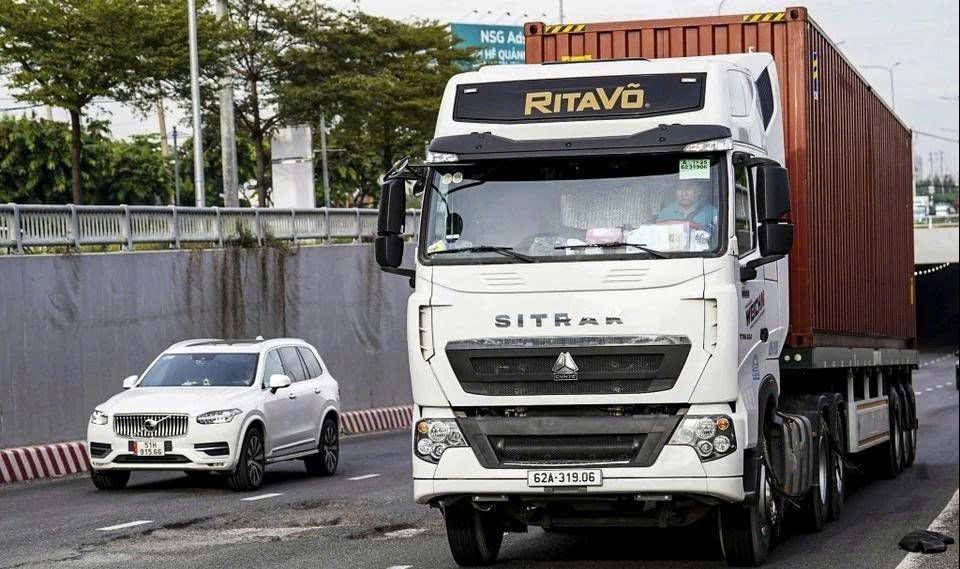 TP. Hồ Chí Minh dự kiến cấm xe tải, xe khách vào nội đô: Giảm kẹt xe hay tạo áp lực mới cho doanh nghiệp?