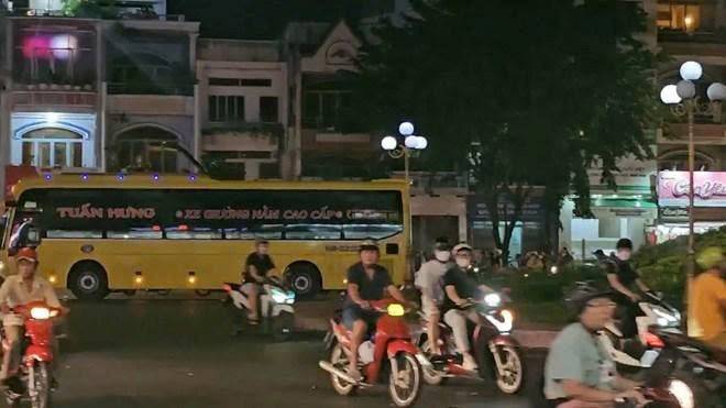 cấm toàn bộ xe khách trên 29 chỗ lưu thông trong nội đô từ 6h đến 22h.