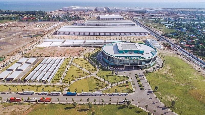 Tổ hợp sản xuất ô tô và xe máy điện VinFast tại Hải Phòng được khởi công vào tháng 9/2017 và khánh thành vào tháng 6/2019. Nhà máy tọa lạc trên khu đất rộng 335ha tại khu công nghiệp Đình Vũ, huyện Cát Hải, TP. Hải Phòng.